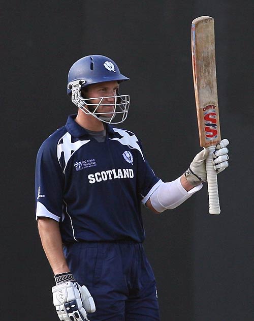 Colin Smith quits international cricket