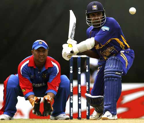 Mahela Jayawardene shapes to heave one over the leg side on the way to 85