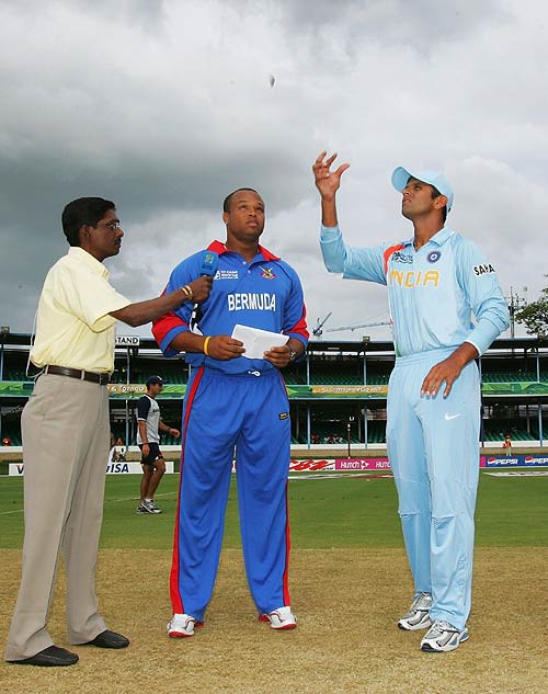 Irvine Romaine and Rahul Dravid at the toss