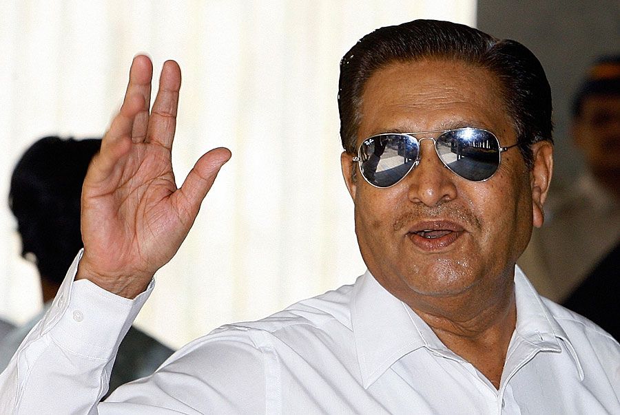 Chandu Borde arrives for the second session of the BCCI meeting