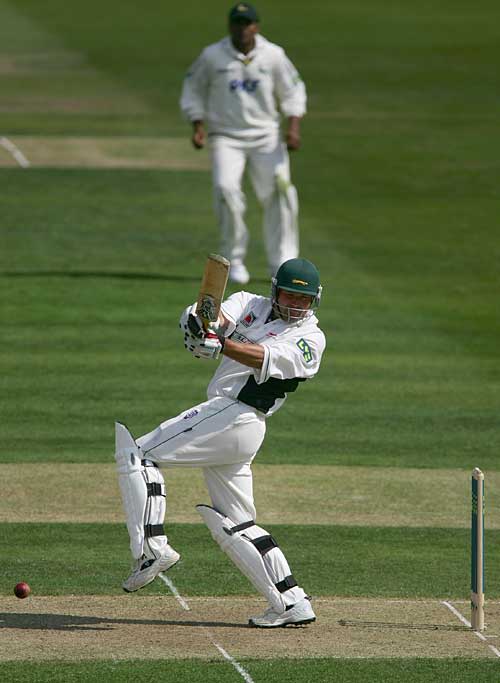 Darren Robinson pulls during Leicestershire's century opening stand