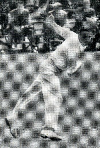 Les Jackson bowling in 1960