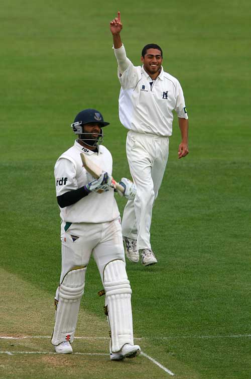 Naqqash Tahir removes Rana Naved-ul-Hasan as Sussex crumble