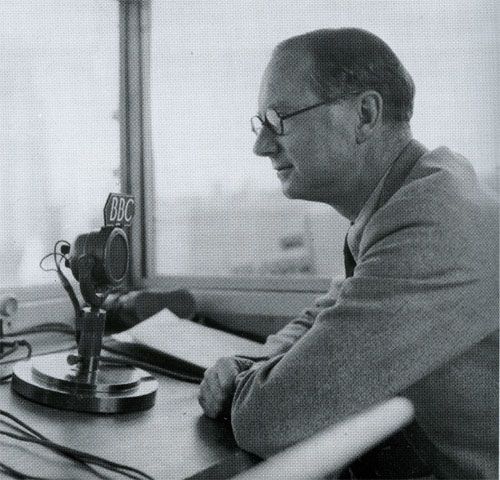 Rex Alston commentating in 1957