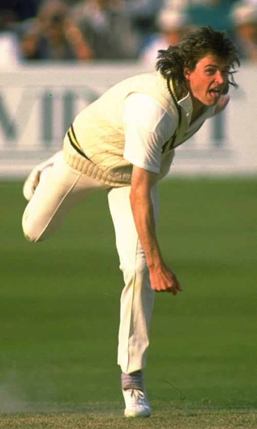 Paul Smith tears into bowl for Warwickshire