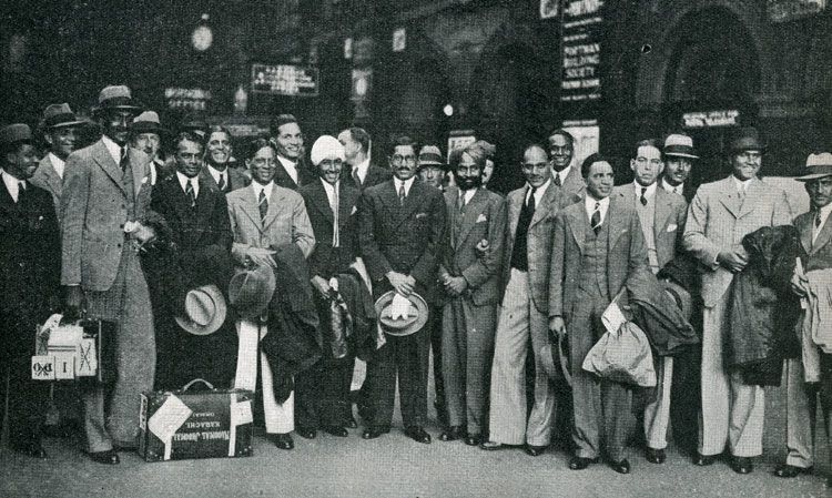 The 1932 All-India side prepare to board their train at the end of the tour