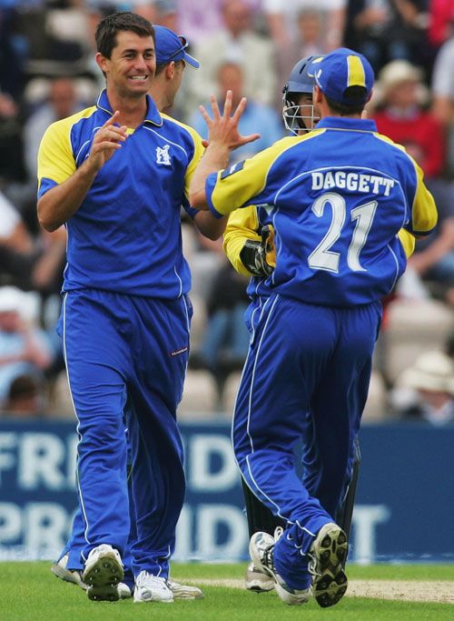 Derbyshire pace trio sign new contracts