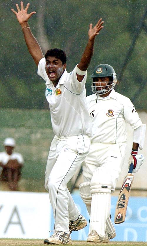 Sujeewa de Silva appeals a lbw decision against Javed Omar