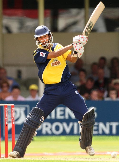 Kadeer Ali plays the supporting act to Craig Spearman with an unbeaten 33