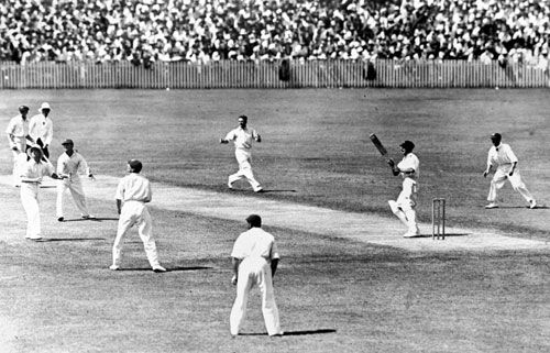 Vic Richardson hooks Harold Larwood over the close field