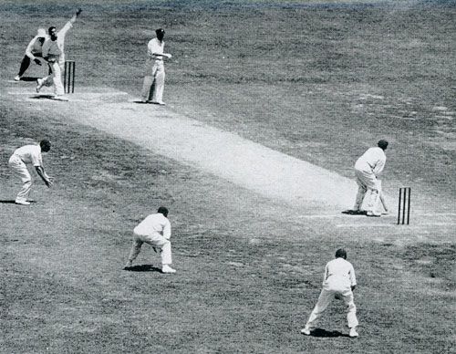Bill Voce bowls to Bill Ponsford with a Bodyline field