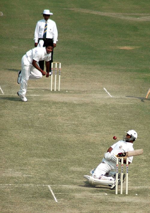 Punjab's Ravi Inder avoids a rising delivery