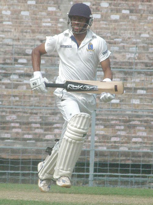 Narwal's seven put Delhi on top