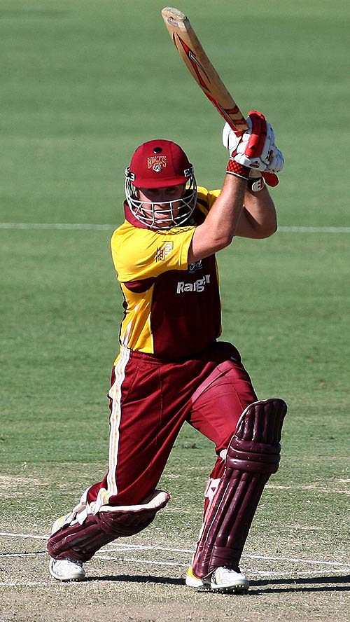 Craig Philipson drives on his way to 62