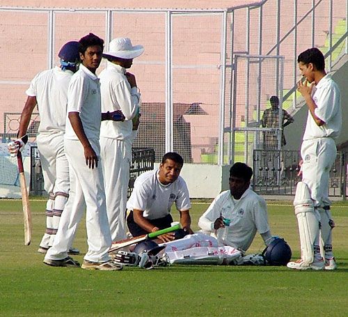 Injured Hyderabad opener Daniel Manohar gets treatment