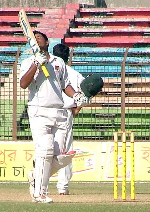 Golam Mabud celebrates his century for Sylhet