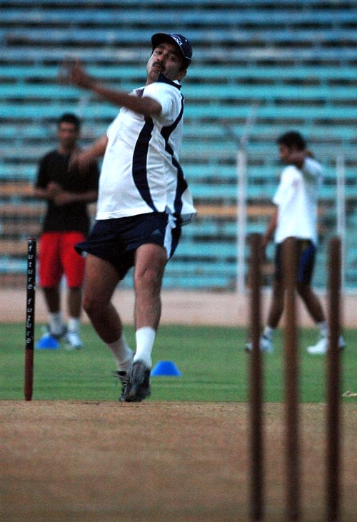 Manoj Prabhakar, Delhi's bowling coach, tries his luck with the cherry