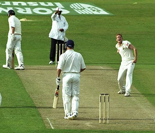 Another mistake from Javed Akhtar
this time <I>against</I> England