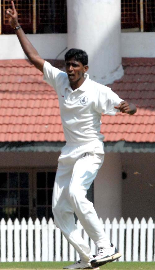 Tamil Nadu's P Amarnath took five wickets in Karnataka's first innings