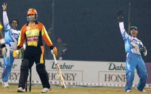 Paul Nixon appeals for a leg-before against Nathan Astle