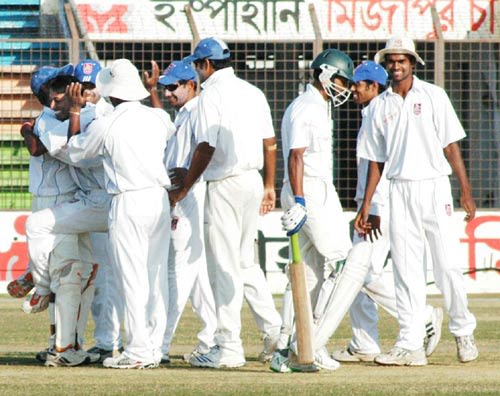 Khulna celebrate the fall of Faisal Hossain