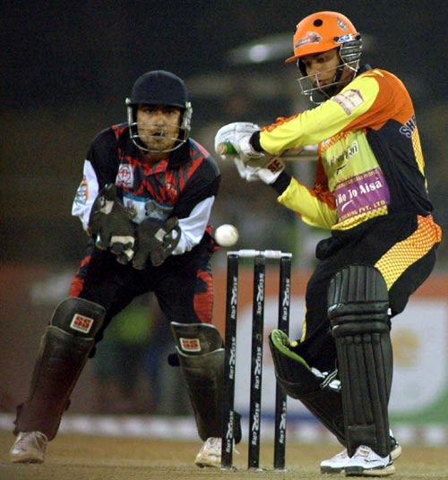 Shreyas Khanolkar keeps his eyes on the ball during his 64