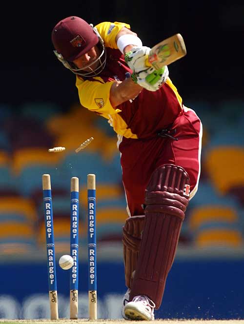 Aaron Nye is bowled by Moises Henriques