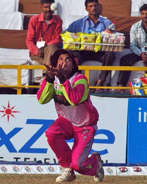 G Vignesh of the Chennai Superstars awaits a catch