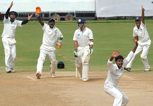 Suresh Kumar appeals successfully for a leg-before against Ajay Mannu