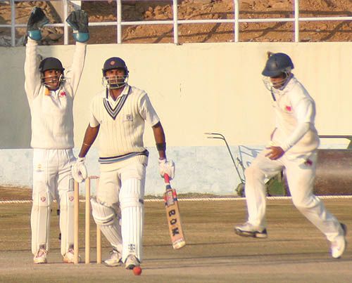 Mumbai's Vinayak Samant appeals for a leg-before against Paras Dogra