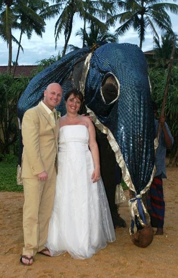 Middlesex's keeper David Nash gets married on a beach in Galle