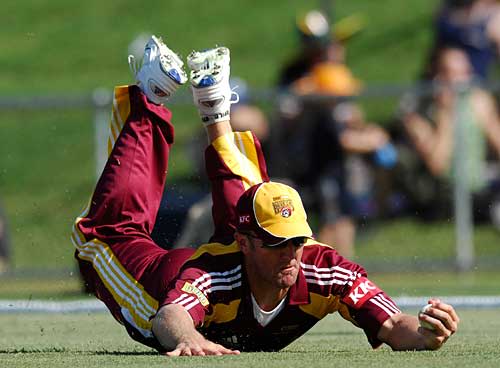 Clinton Perren dives to catch Michael Klinger