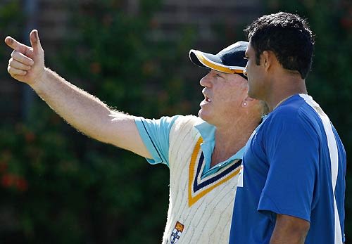 Former Australian batsman Greg Matthews has a chat with Anil Kumble
