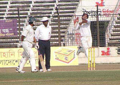 Tareq Aziz in his delivery stride against Sylhet