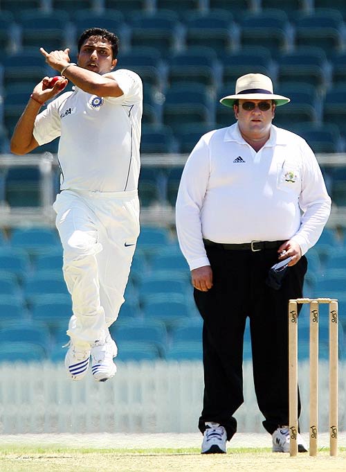 VRV Singh runs in to bowl