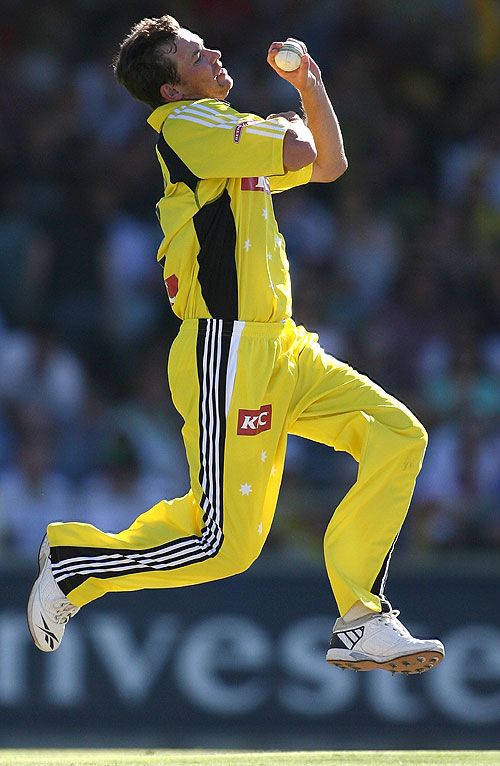 Danny McLauchlan bowls against Victoria