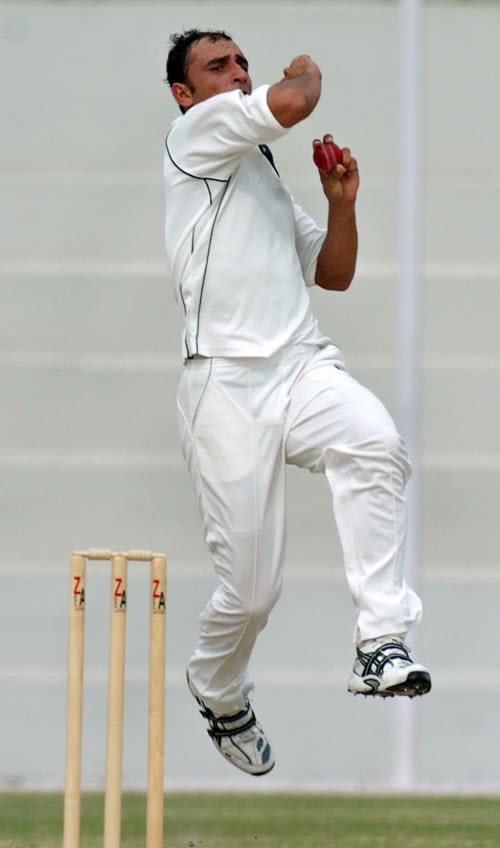 Samiullah Khan in his delivery stride