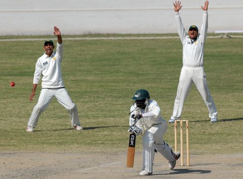 Naumanullah and Afaq Raheem make an unsuccessful lbw appeal against Timycen Maruma