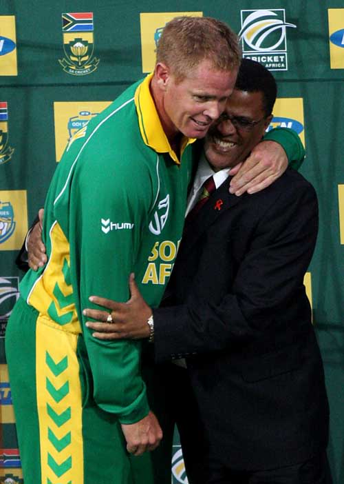 Shaun Pollock hugs Gerald Majola during the presentation ceremony