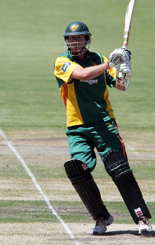 Michael Dighton pulls one round to the leg side