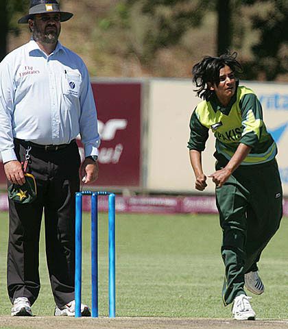 Sadia Yousuf delivers the ball