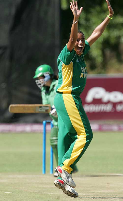 Alicia Smith roars an appeal against Ireland