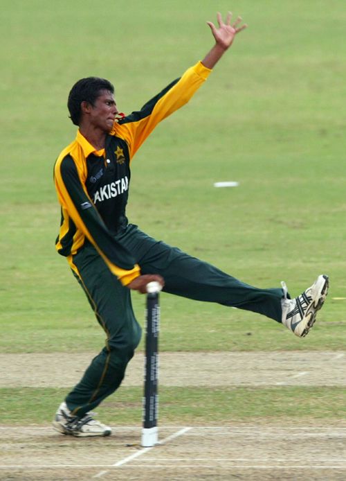 Azhar Attari in his delivery stride 