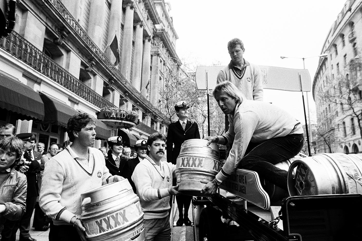 Greg Ritchie, David Boon, Jeff Thomson and Craig McDermott help to load barrels of beer