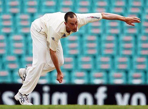 Matthew Nicholson bowls in his final Pura Cup match