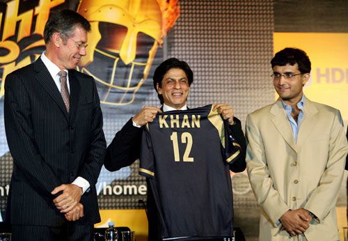John Buchanan, Shah Rukh Khan and Sourav Ganguly unveil the Kolkata franchise's jersey 