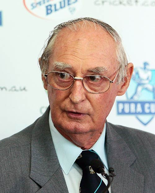 Brian Booth speaks at the Australian Cricketers' Association awards