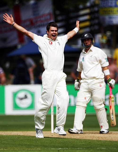 James Anderson removes Mathew Sinclair to claim his third wicket