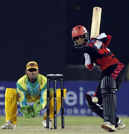 Abhishek Jhunjhunwala steps out against the spinners