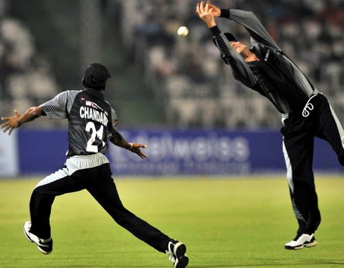 Chris Harris and Upul Chandana fail to catch the ball